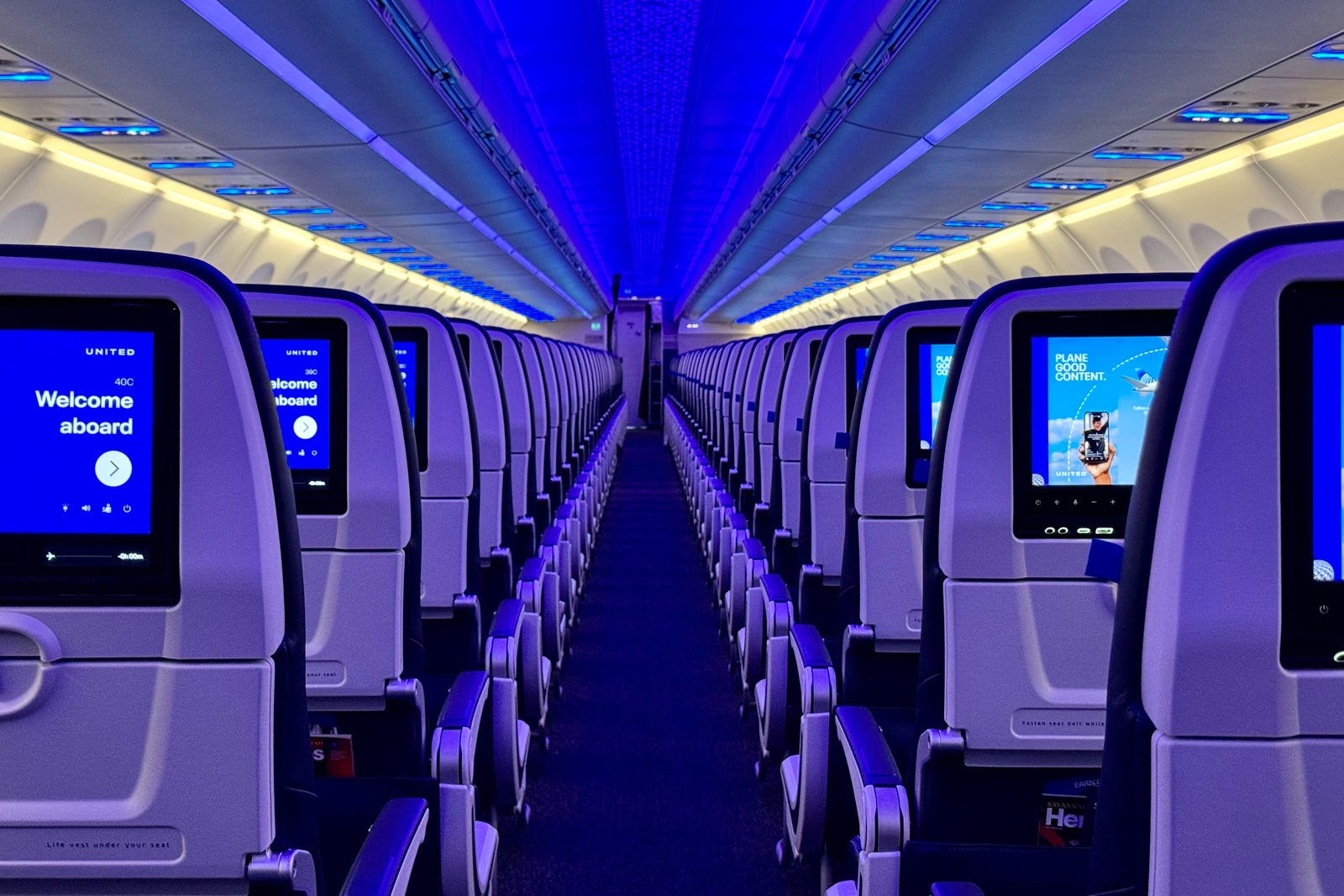 United A321 economy cabin
