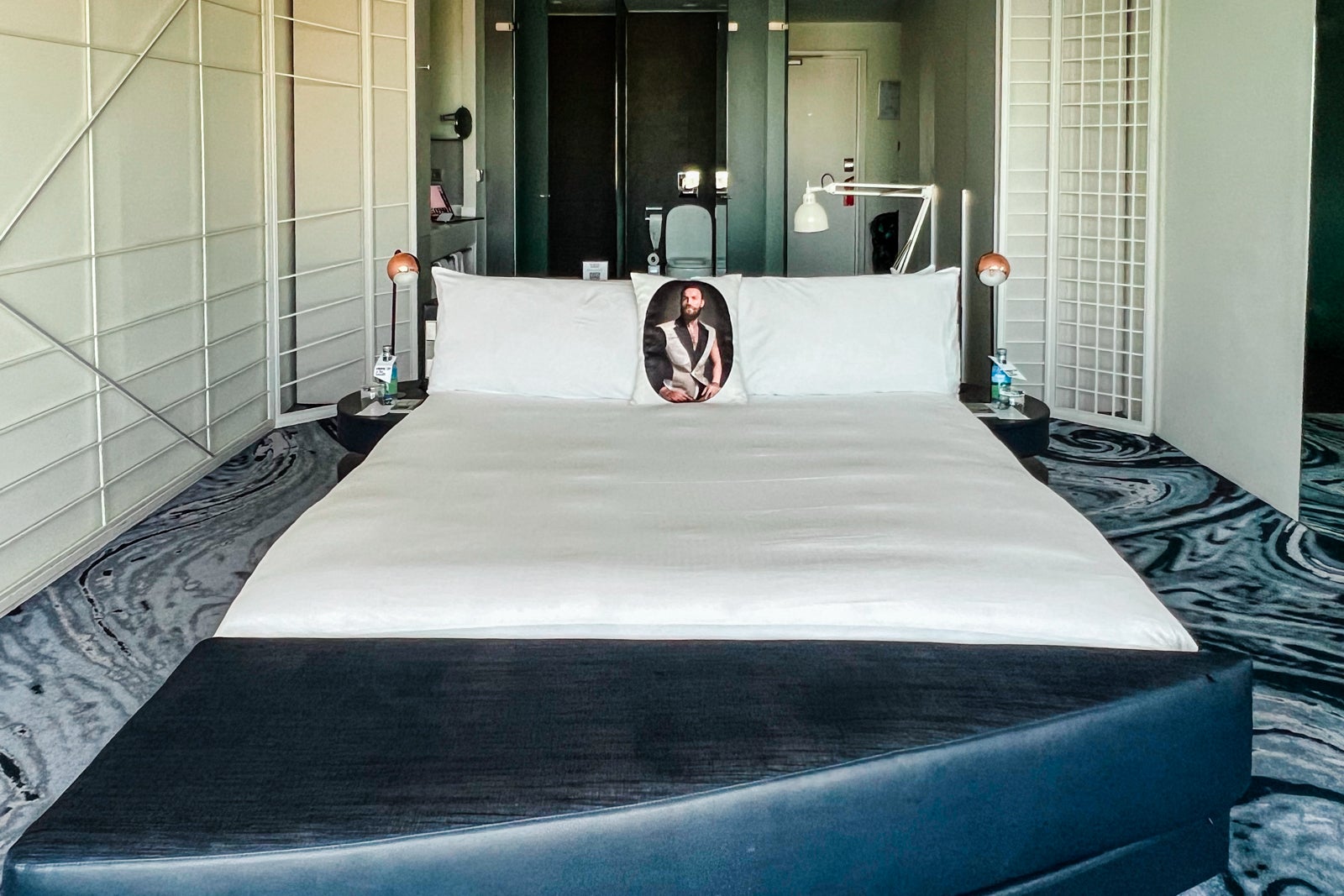 king bed