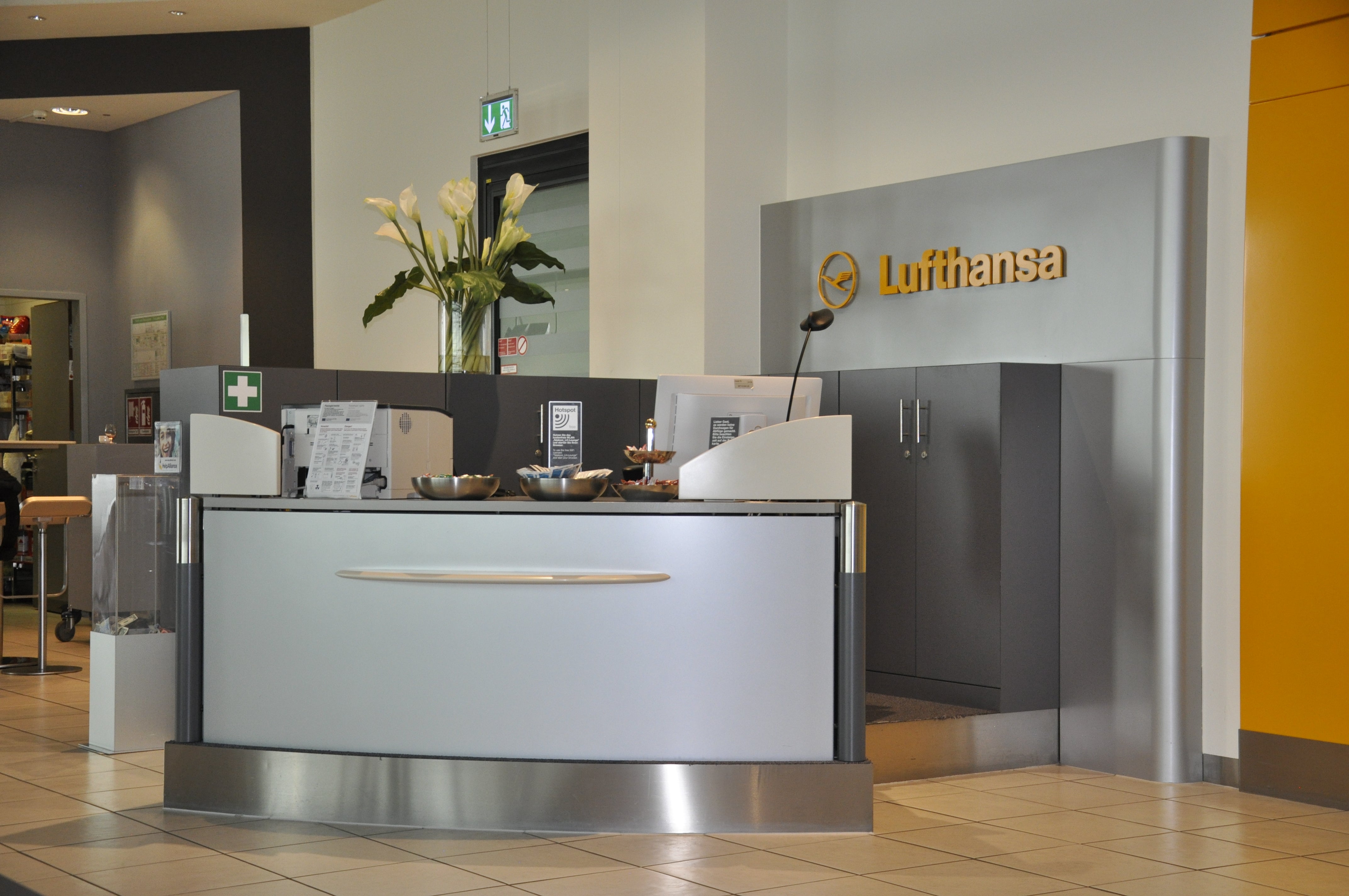 Unmanned desk inside the Lufthansa Business Lounge, FRA Concourse C