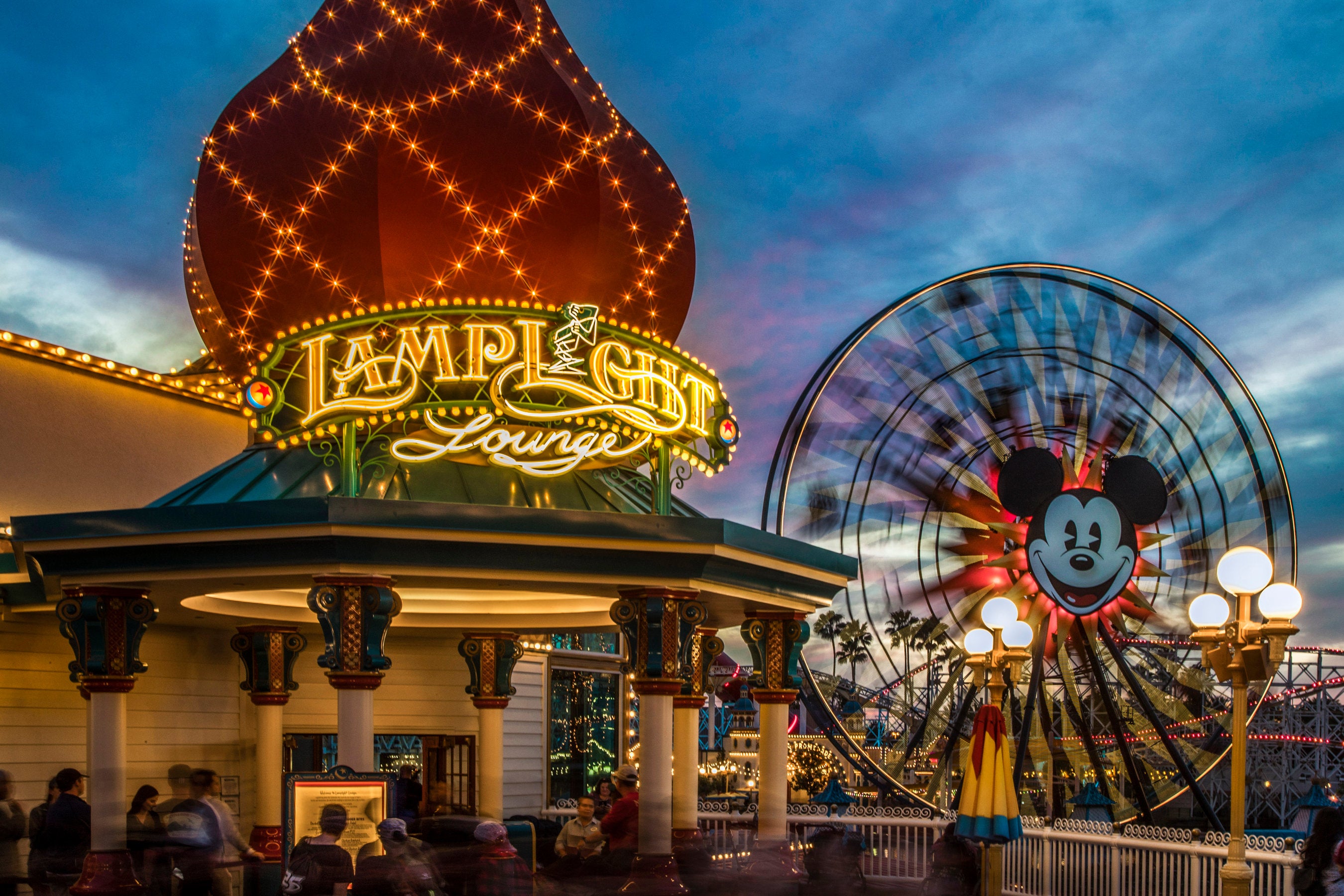 Best Disneyland Restaurants for Families - Lamplight Lounge