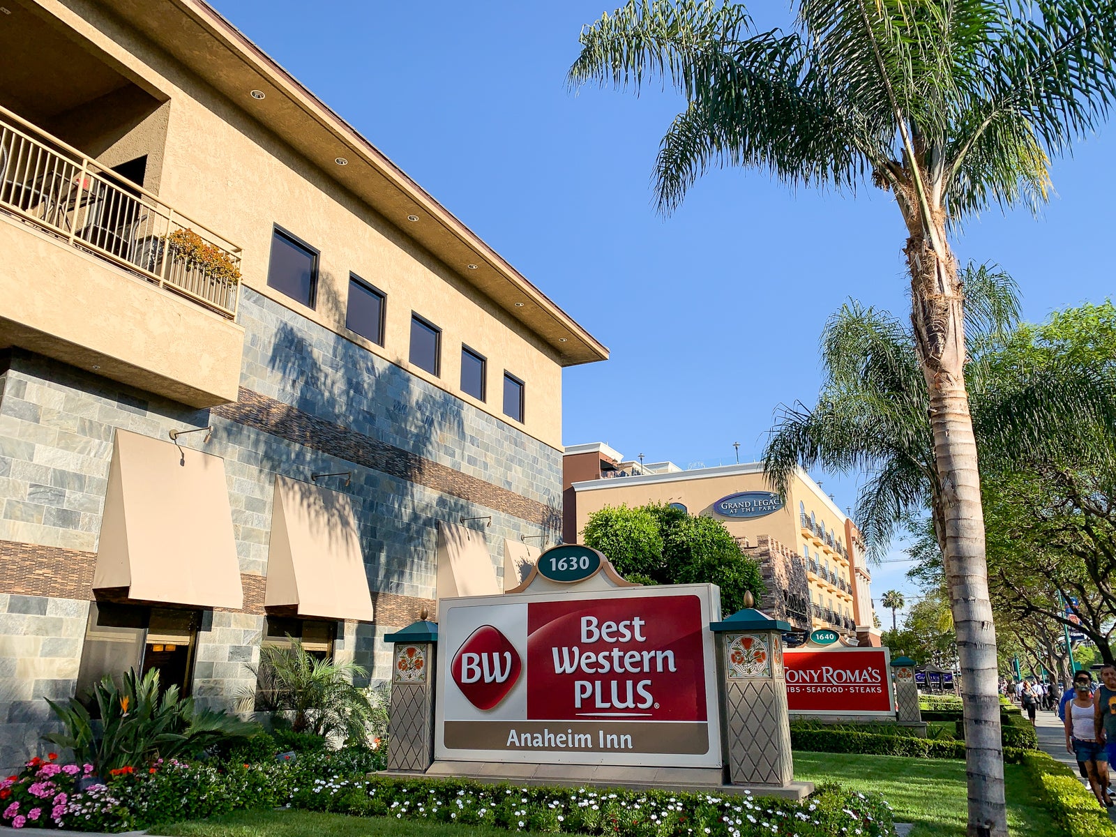 Fairfield Anaheim Disneyland Exterior