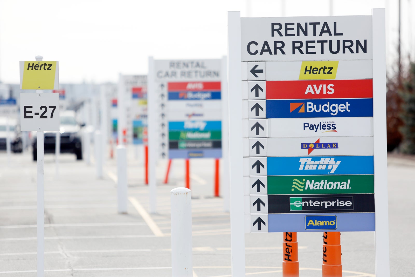 Rental car return signs