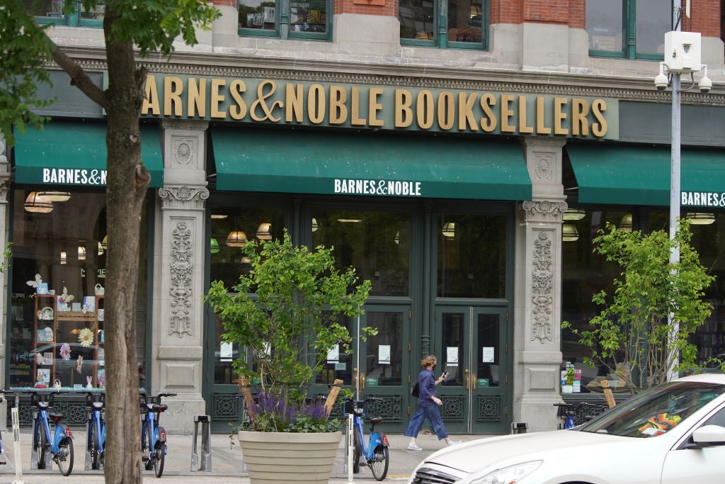 Barnes and Noble storefront