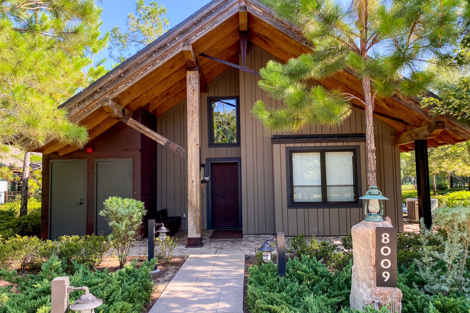 Exterior of Copper Creek Cabin at Disney's Fort Wilderness Lodge