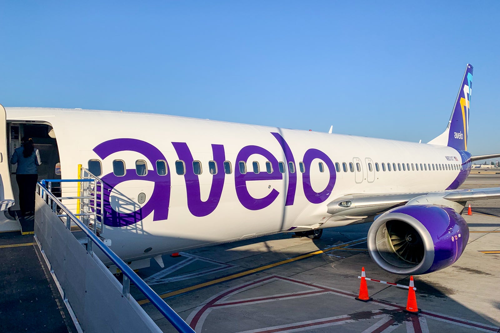 avelo plane