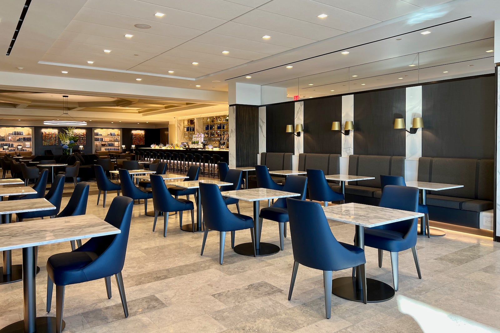 United Polaris Lounge IAD