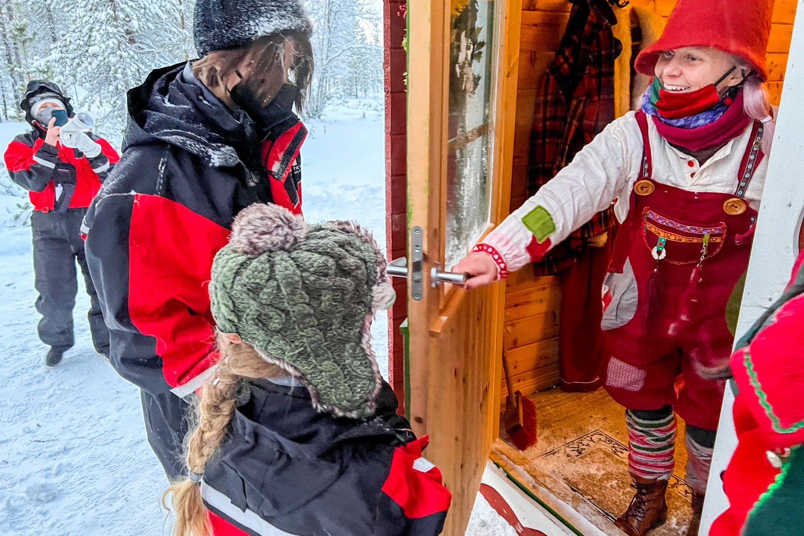 kids entering Santa's cottage