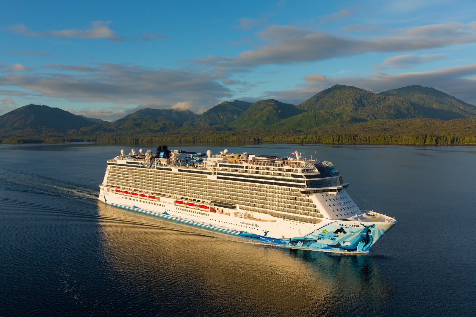 norwegian cruise lines biggest ship