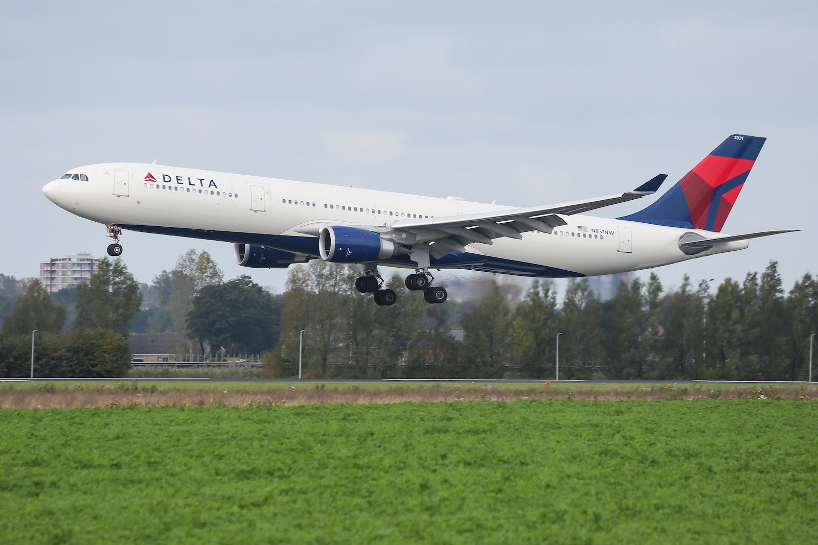 Delta jet landing