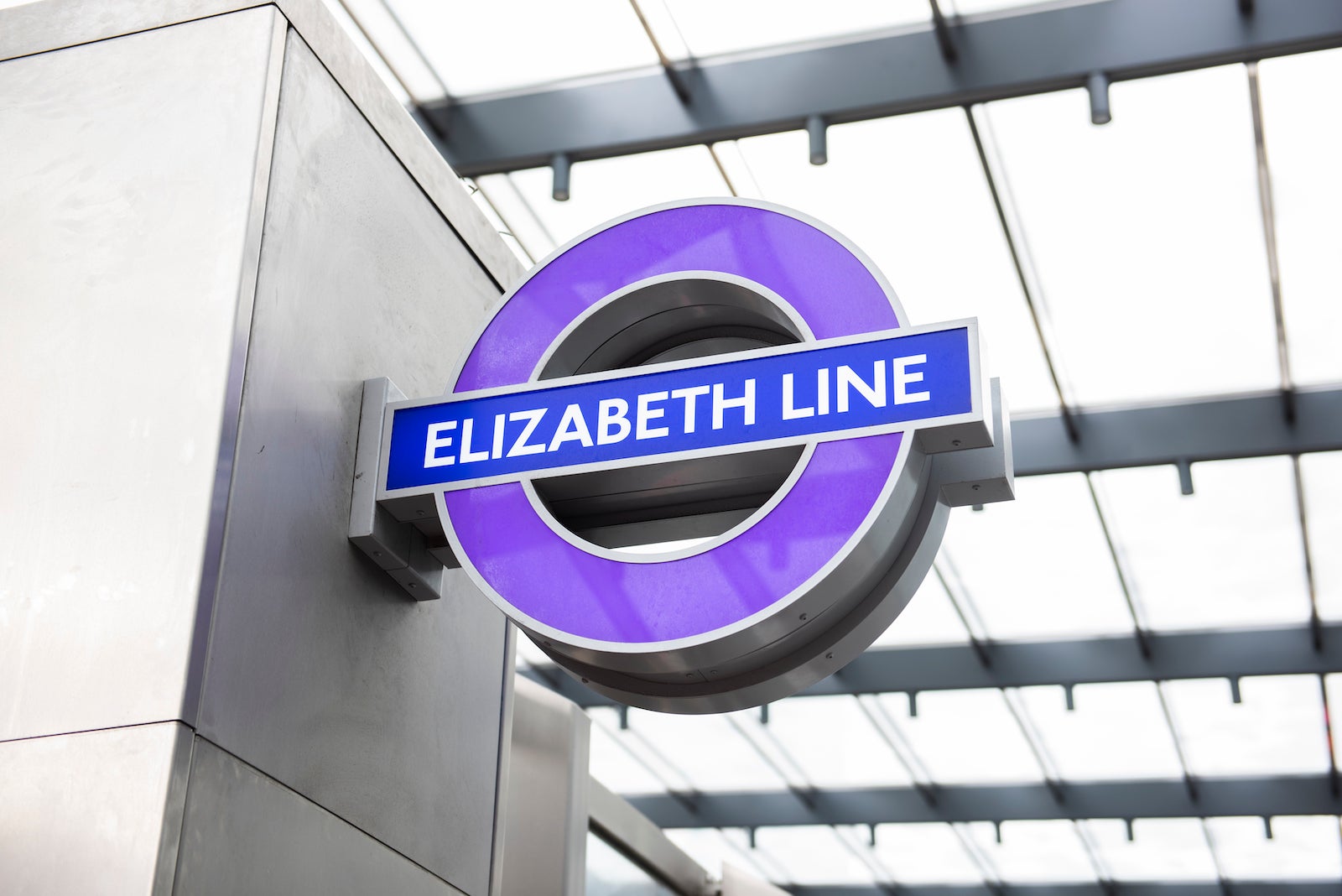 elizabeth line sign