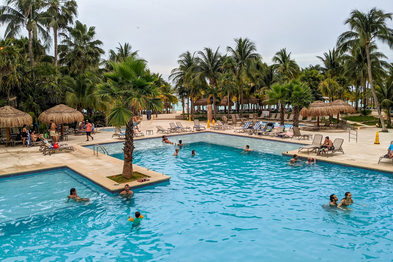 Pool seating at Wyndham Viva Azteca