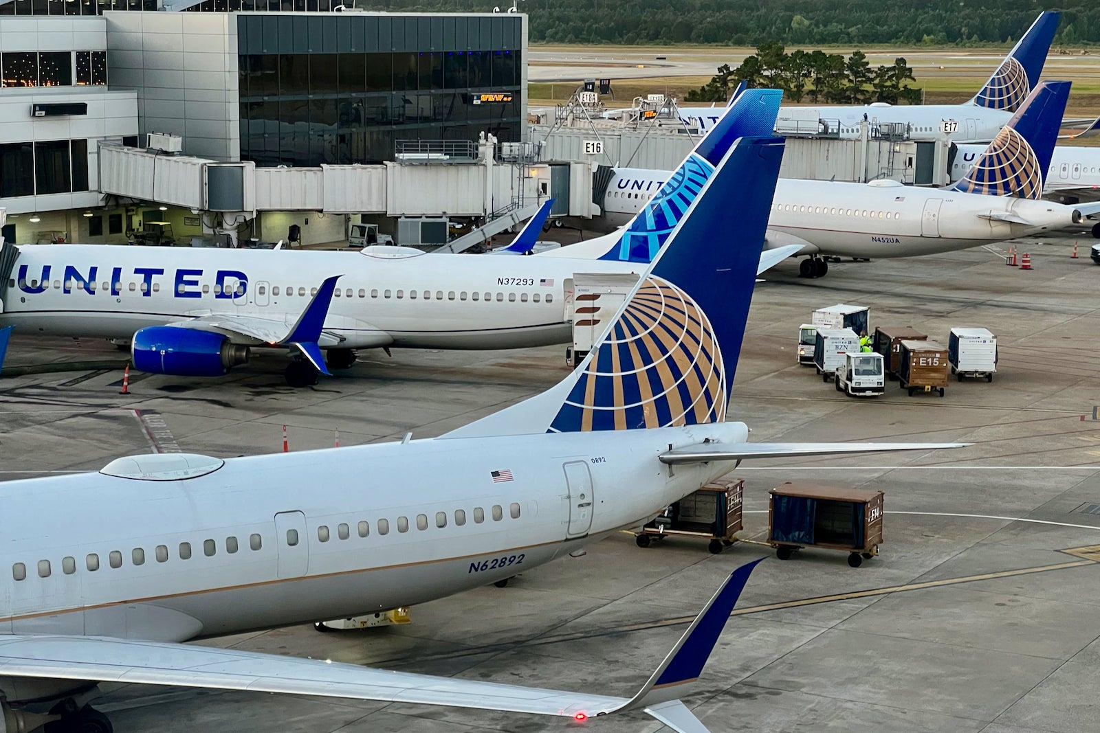 United Planes Boeing 737 Airbus A320