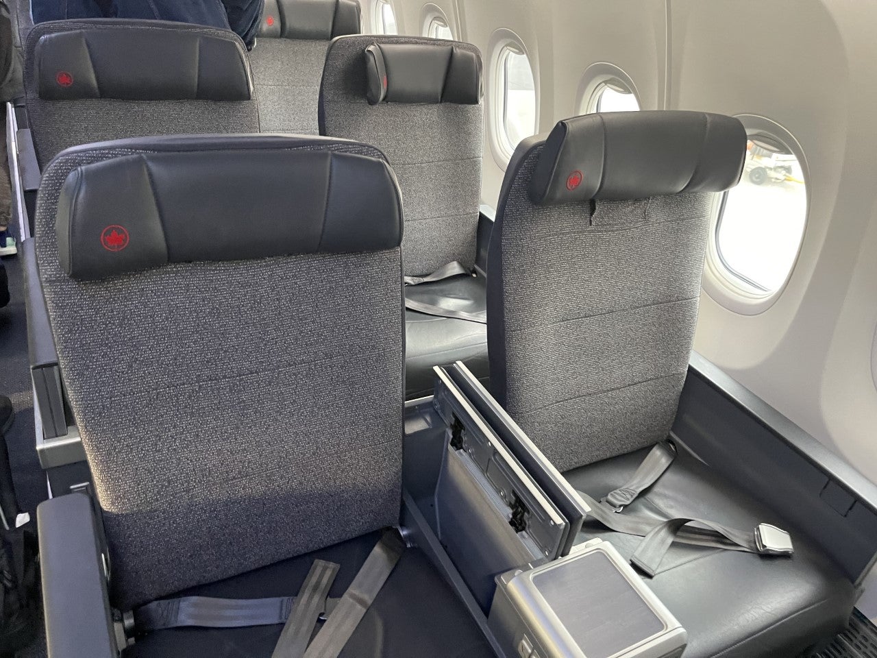 Air Canada business class Boeing 737-8 MAX