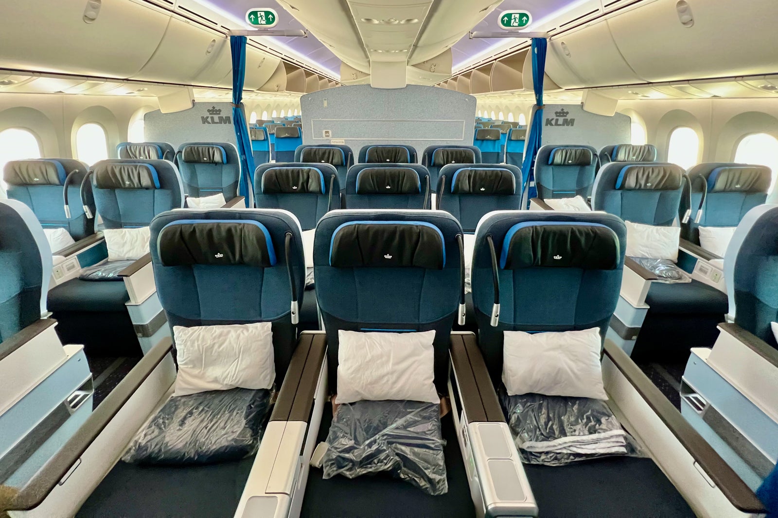 KLM Boeing 787-10 Premium Comfort Economy