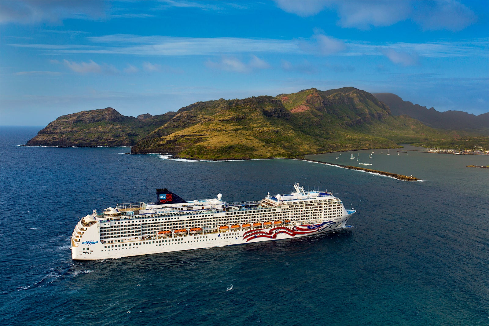 Pride of America cruise ship sailing to Kauai