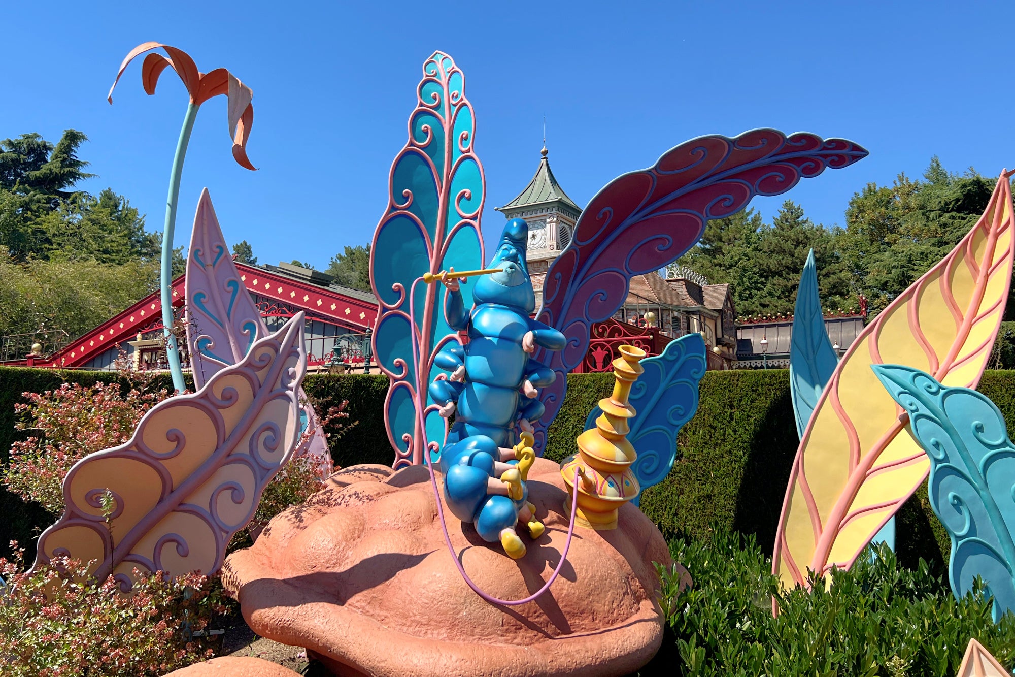 Alice Curious Labyrinth Disneyland Paris