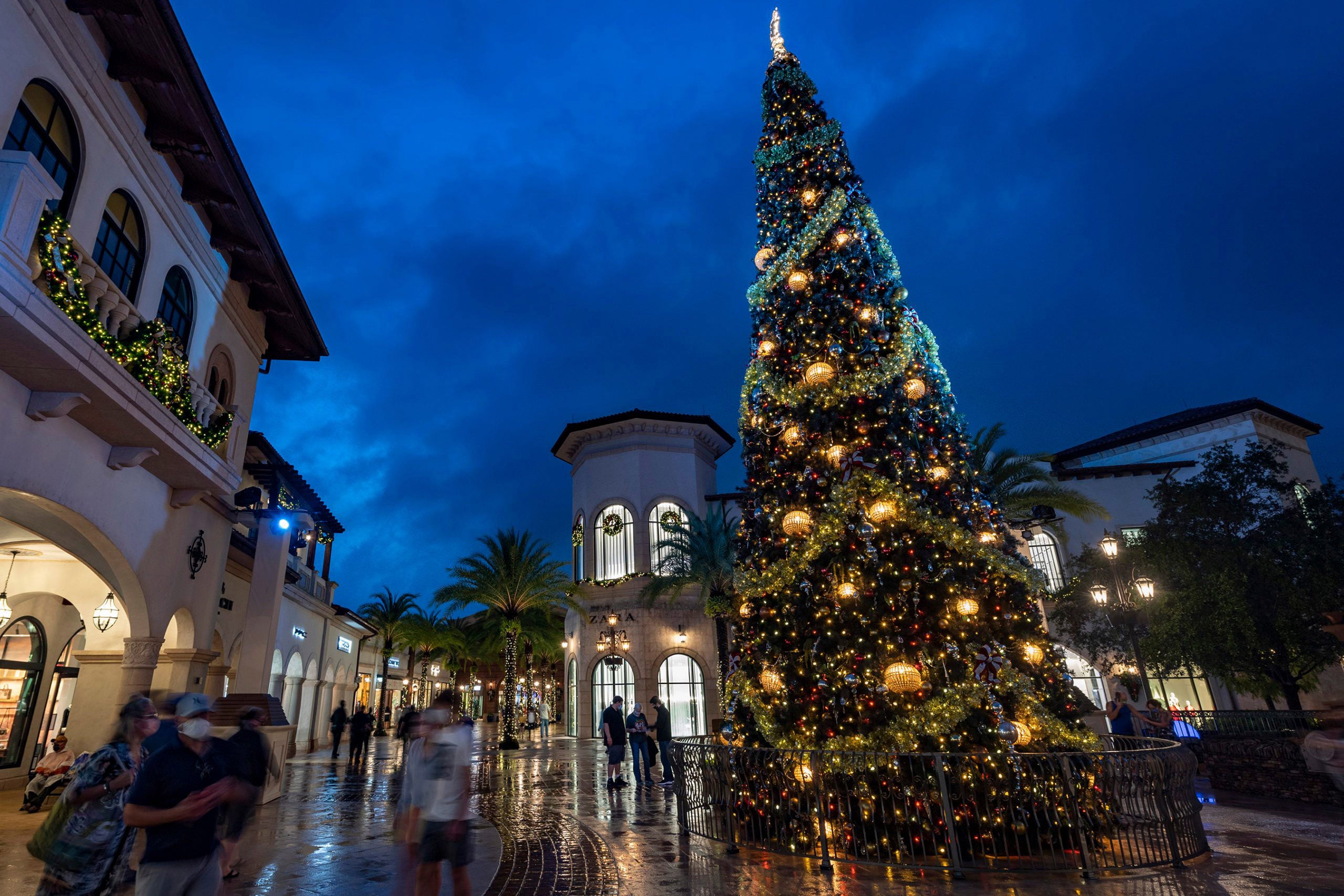 christmas tree in shopping center