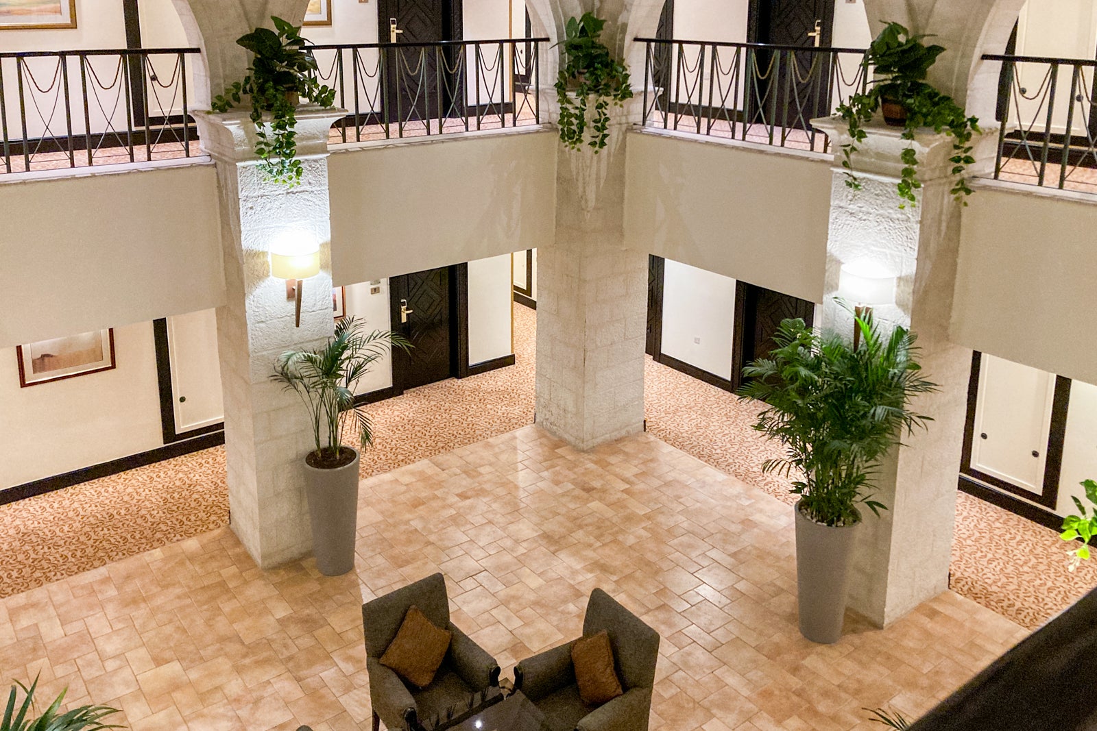 a large, open courtyard inside a hotel