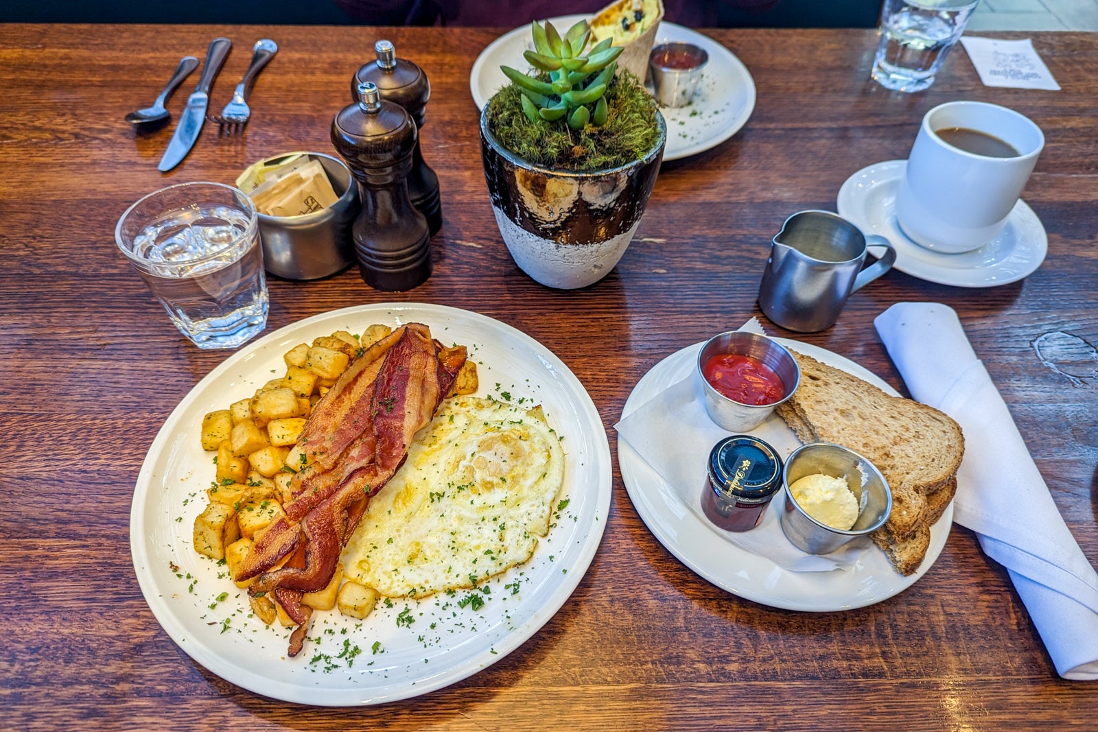 Breakfast at the Crowne Plaza Atlanta Perimeter at Ravinia in Georgia