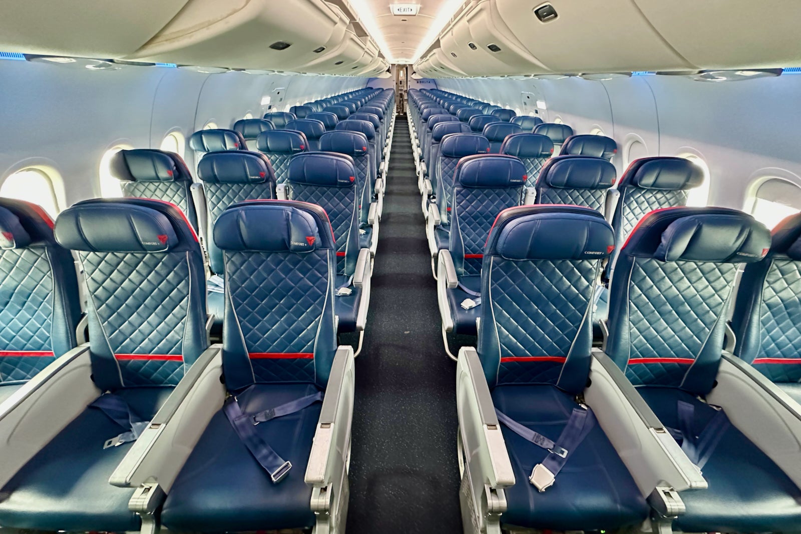 Delta Airbus A319 Economy First Class Cabins