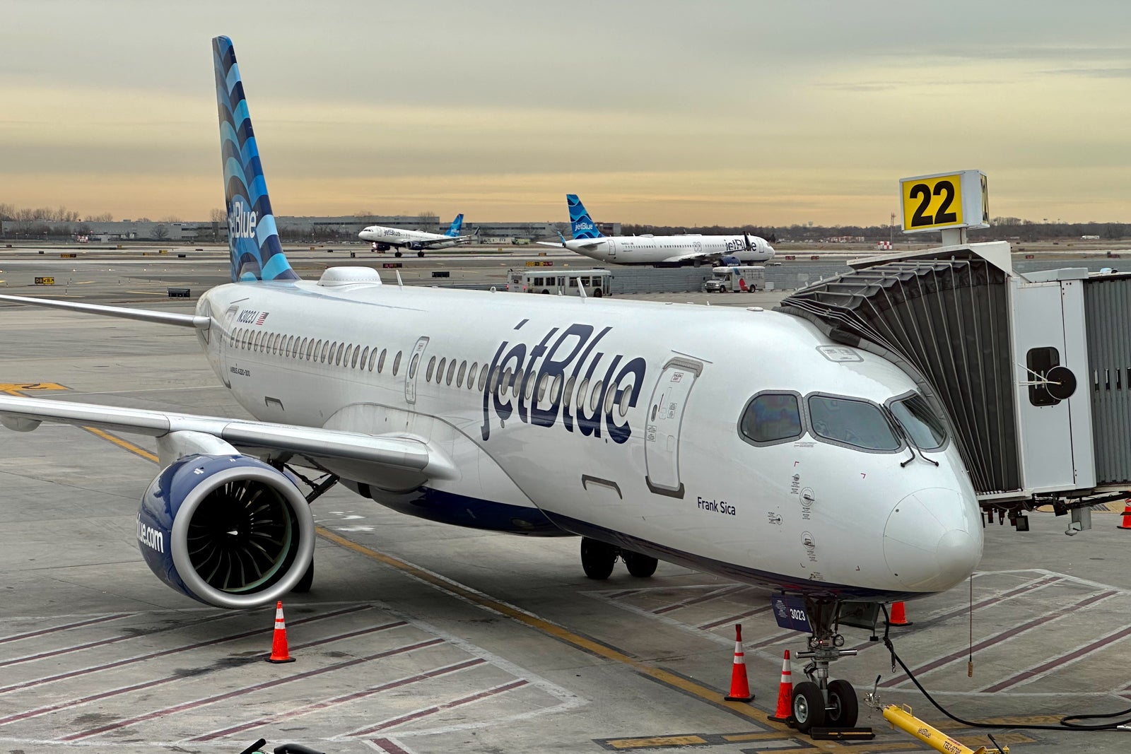 JetBlue Airbus A220