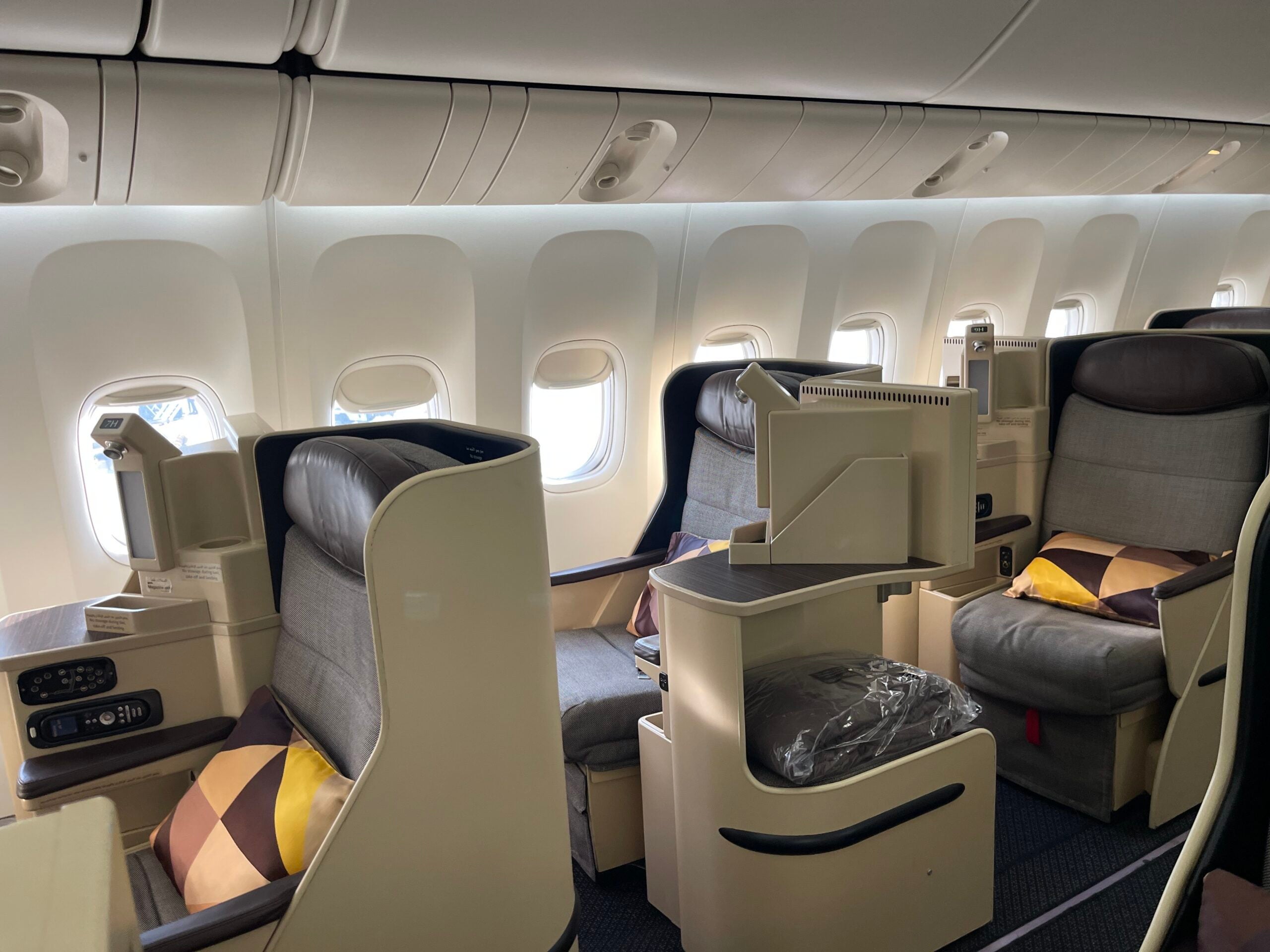 Etihad business class Boeing 777-300ER side