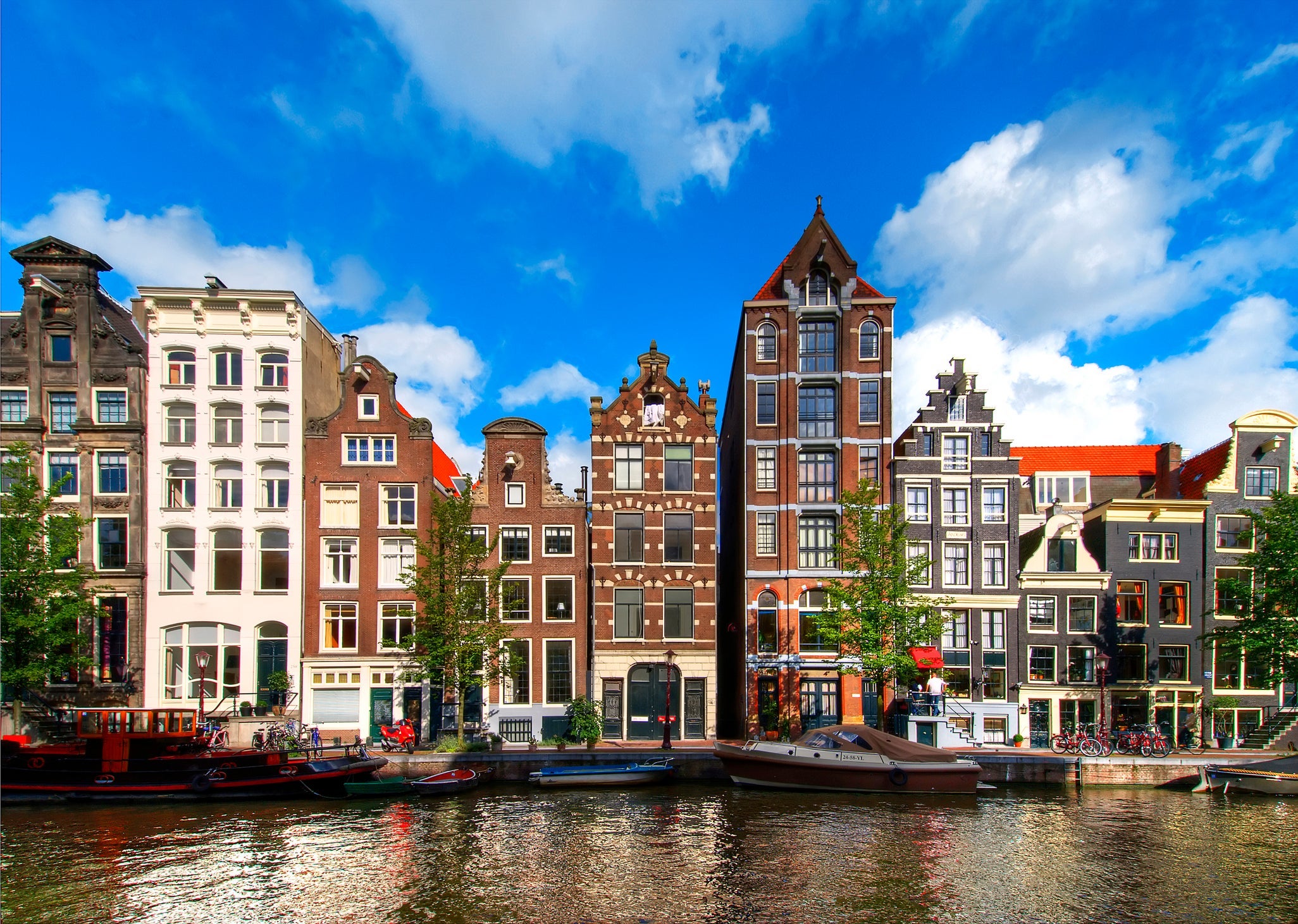 row of houses along the Herengracht Canal
