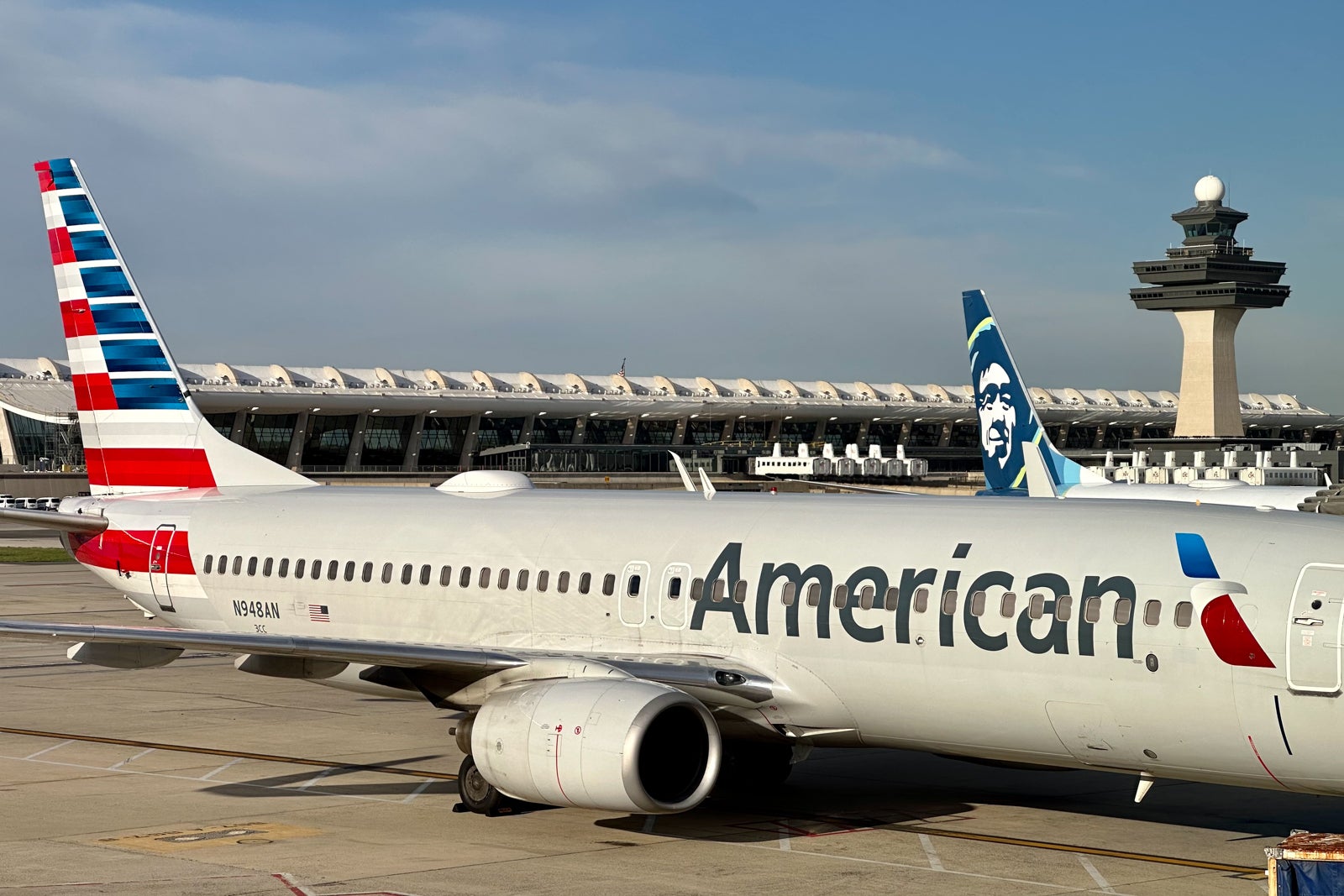 An American and Alaska plane