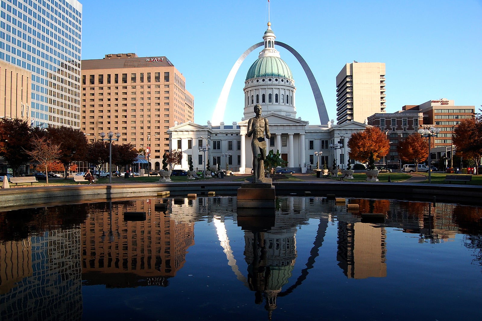 View of Gateway Arch in St. Louis from river