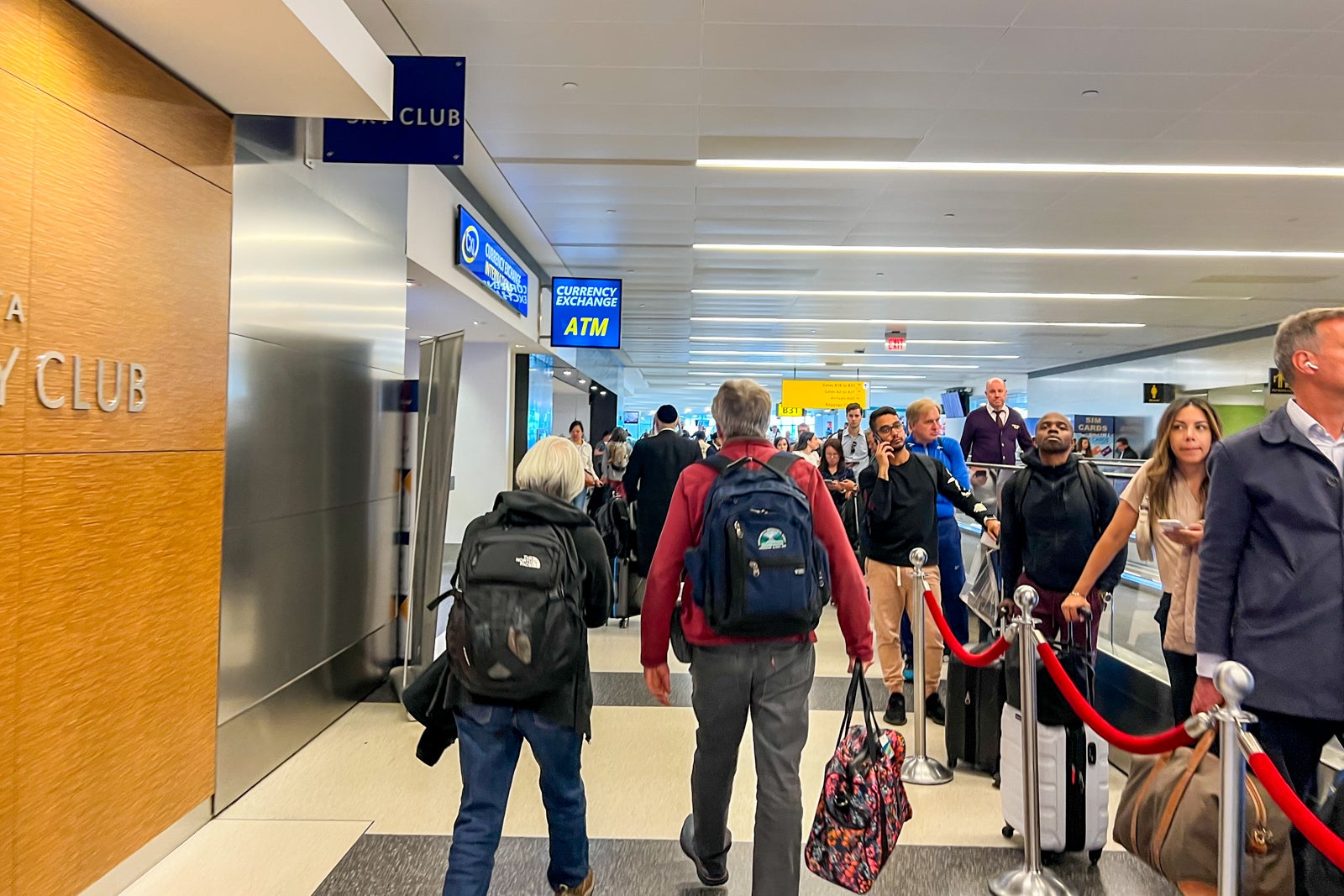 crowding at delta lounge