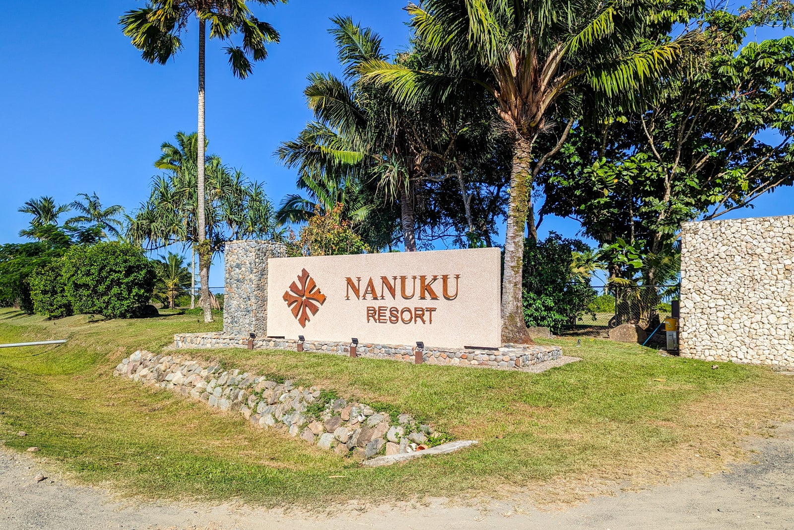 Nanuku Resort Fiji road sign