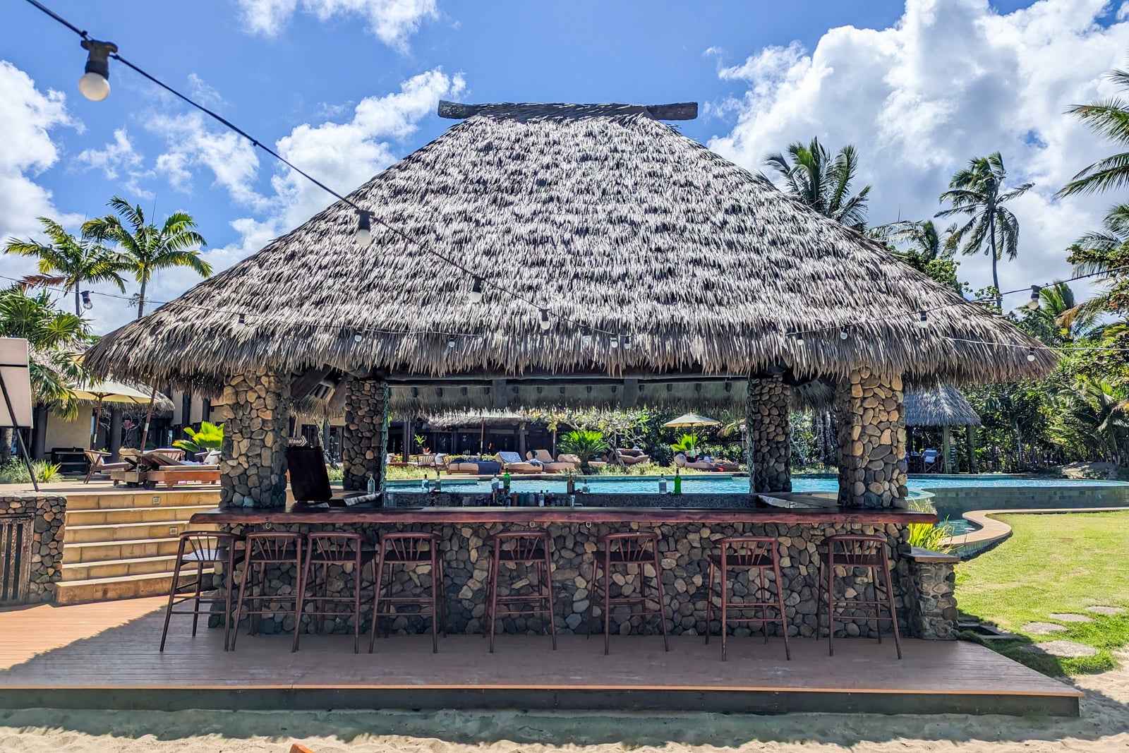 Nanuku Resort Fiji pool bar