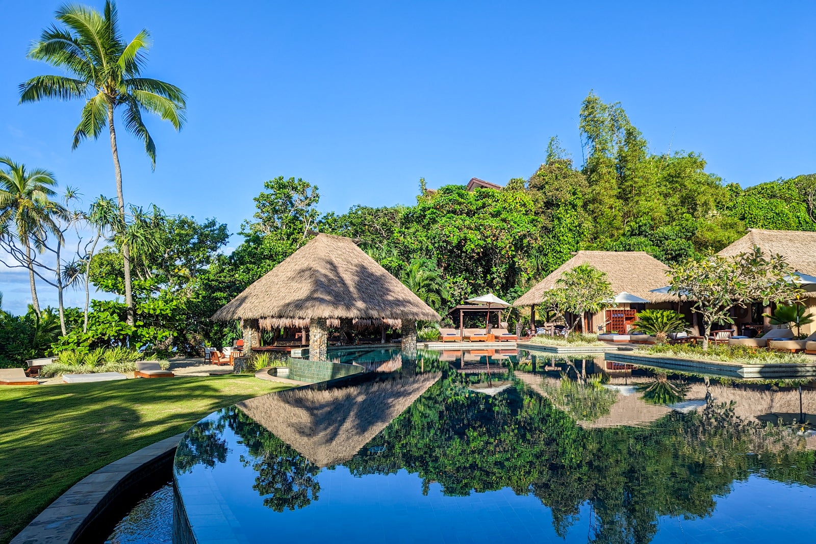 Nanuku Fiji pool