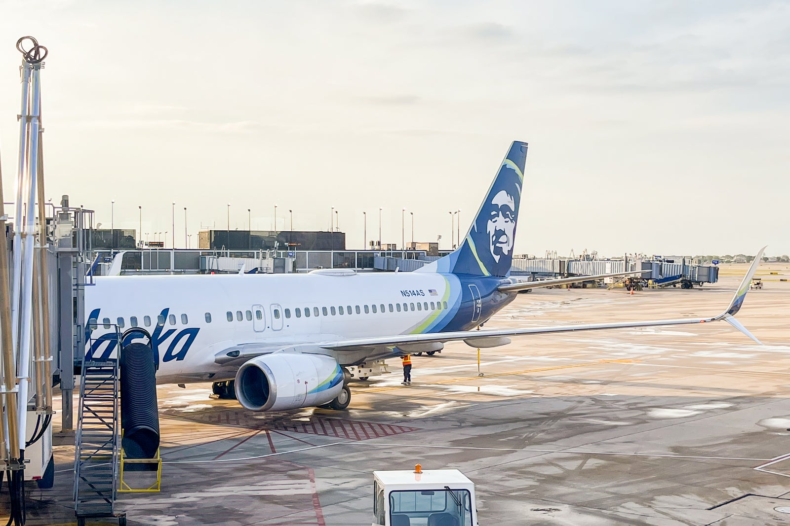 Alaska Airlines Boeing 737 at gate