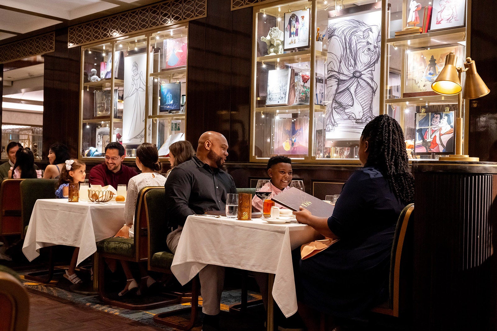 Family eating dinner on Disney cruise ship