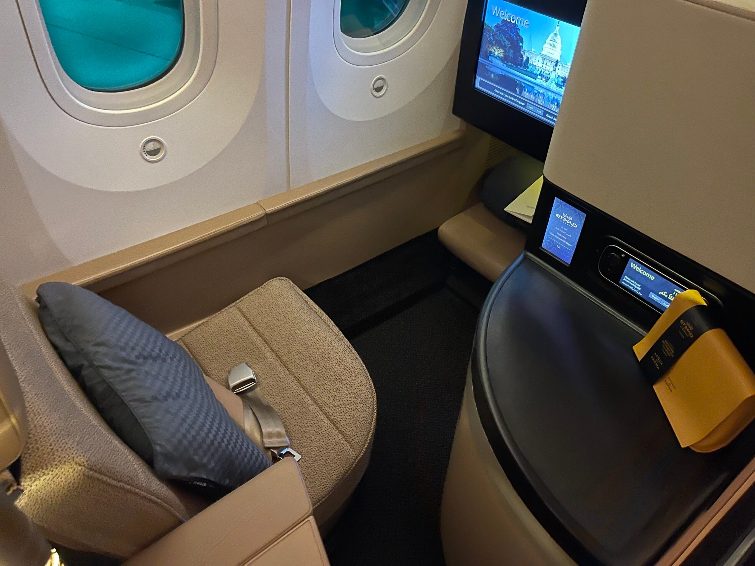 Etihad Boeing 787-9 Dreamliner business class