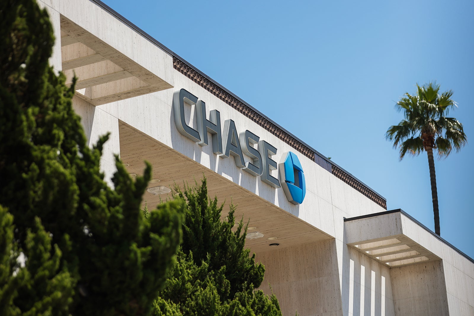 Exterior of the Chase Bank in Calabasas, California