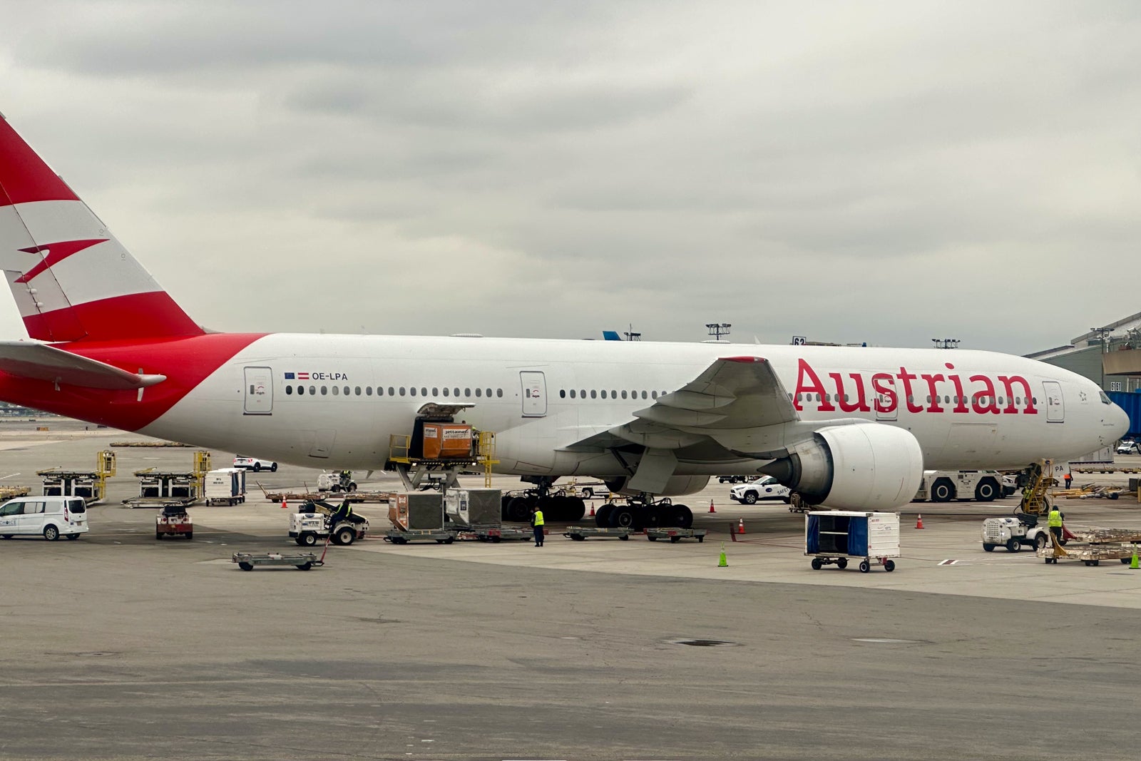 Austrian plane being loaded