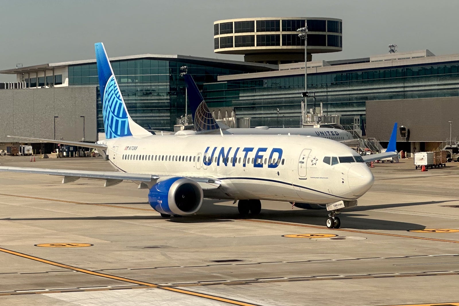 United Boeing 737