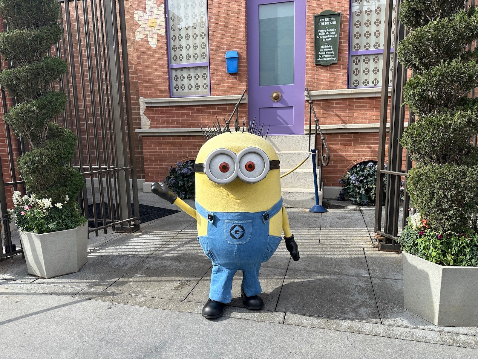 A minion poses at Universal Studios California