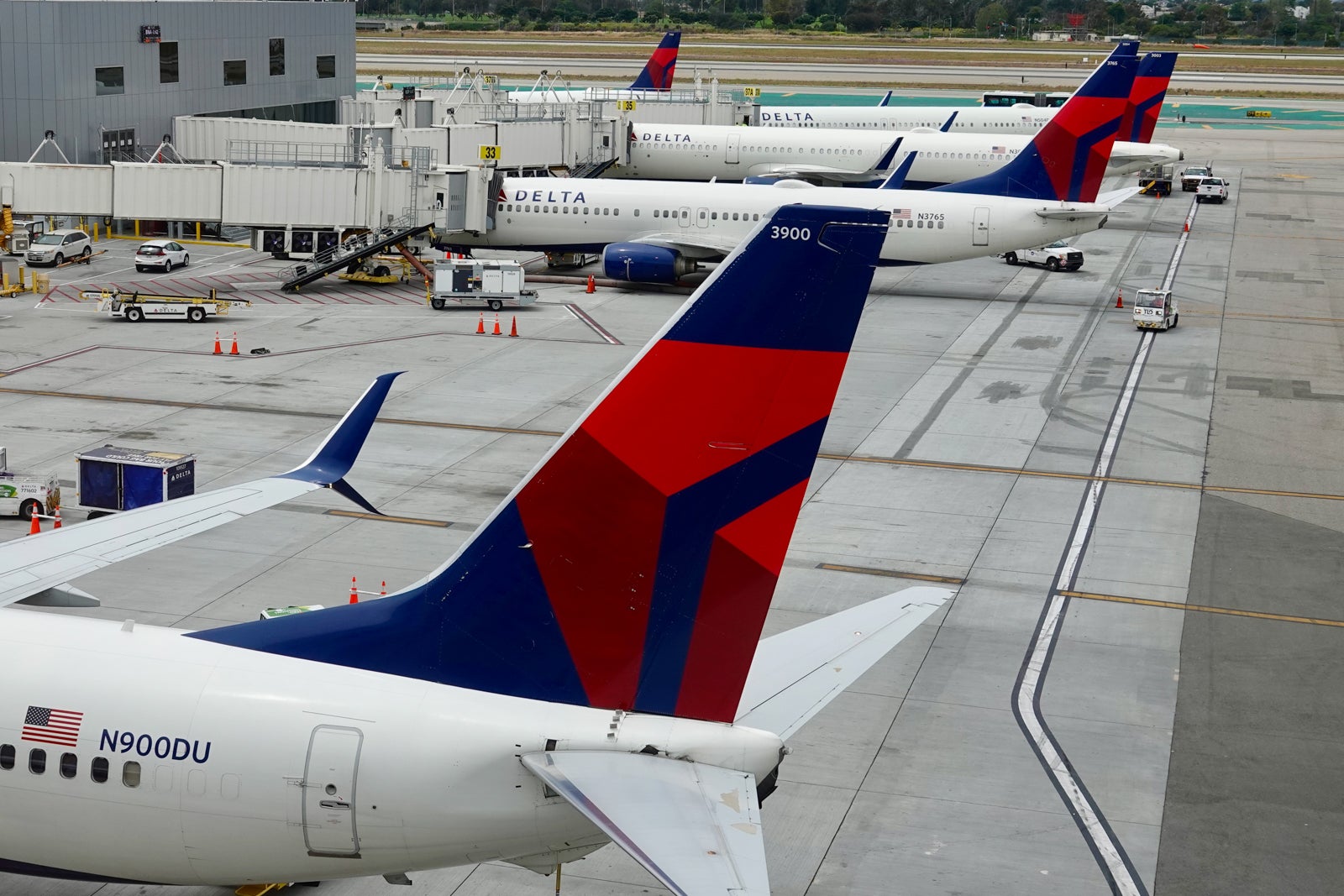 Delta planes at gates