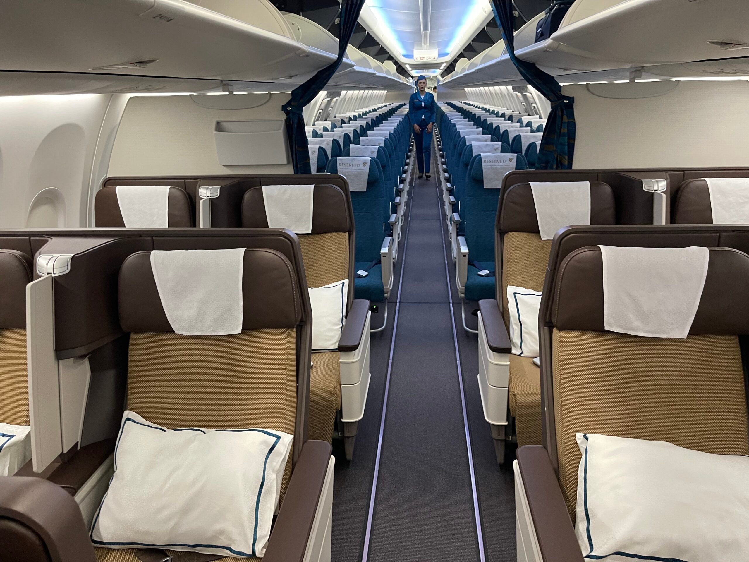 Oman Air Boeing 737 MAX 8 business and economy class