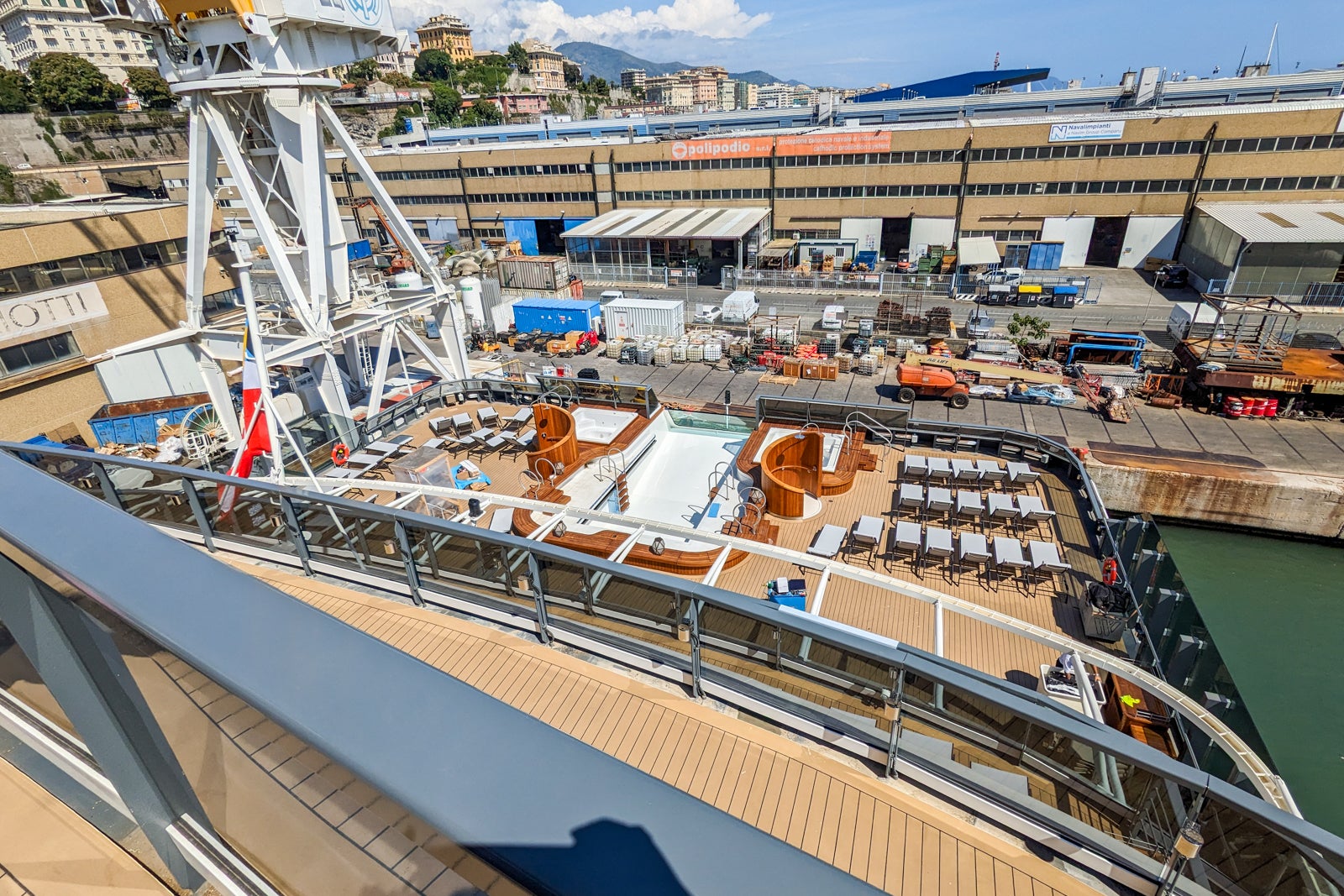 Aft pool on Seabourn Pursuit.