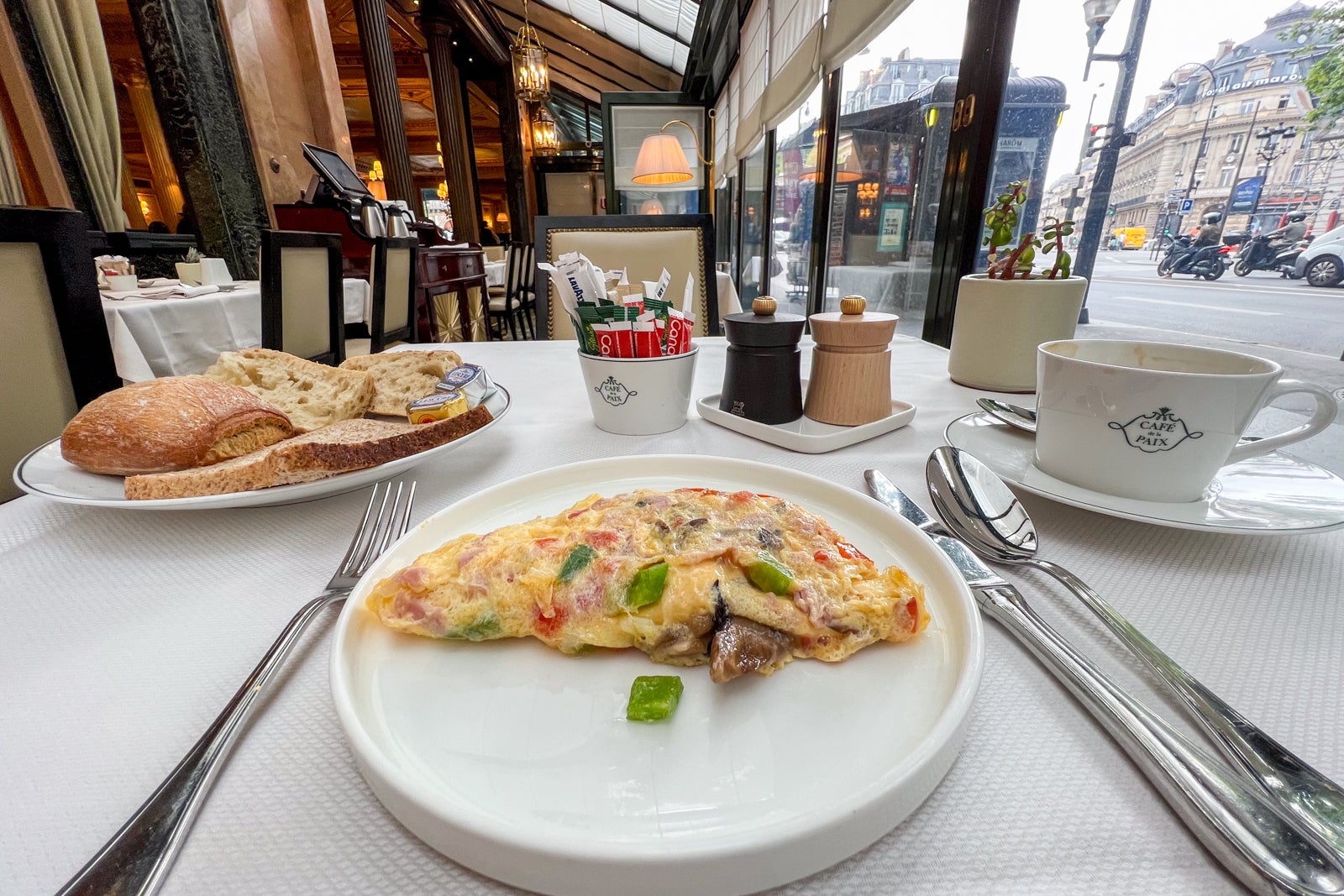 breakfast at Intercontinental Paris