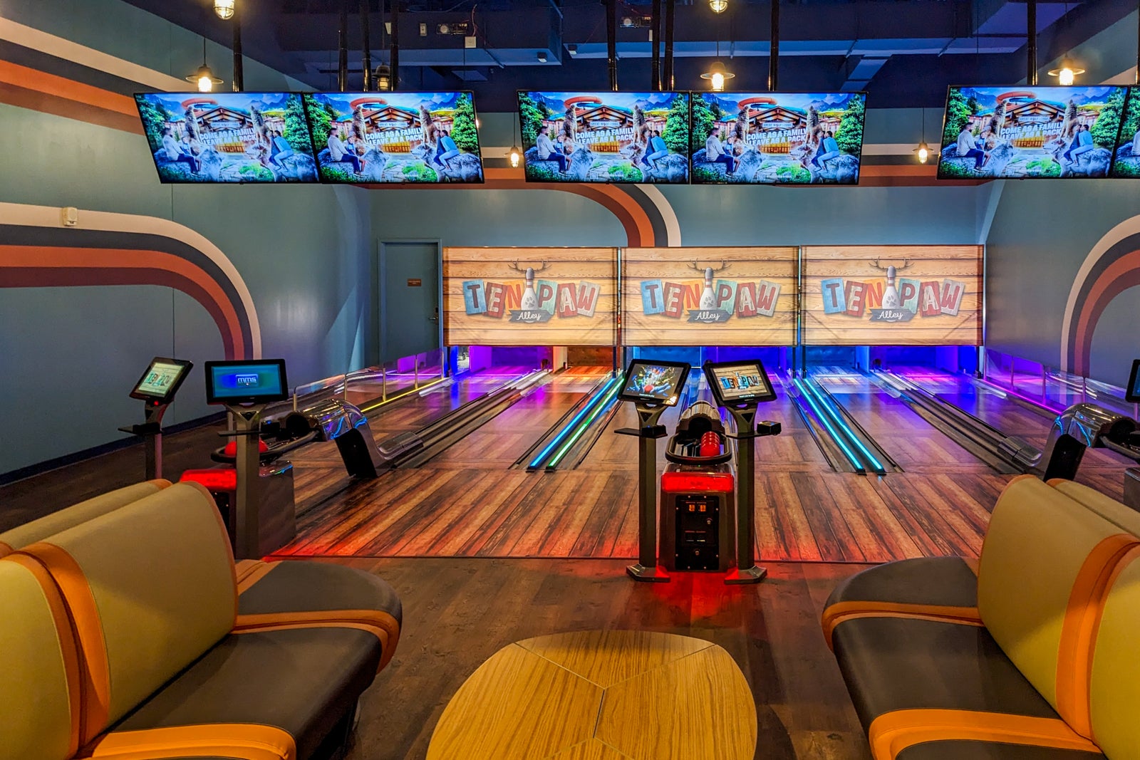 Bowling alley at Great Wolf Lodge Maryland