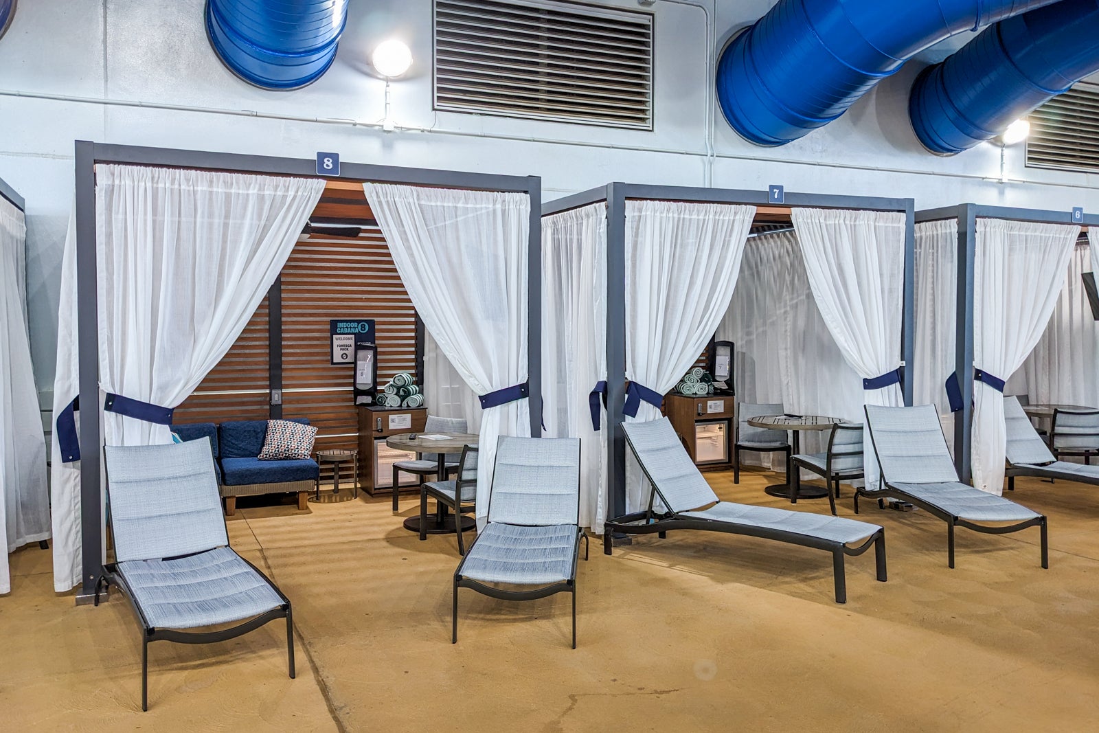 Indoor cabanas at Great Wolf Lodge Maryland