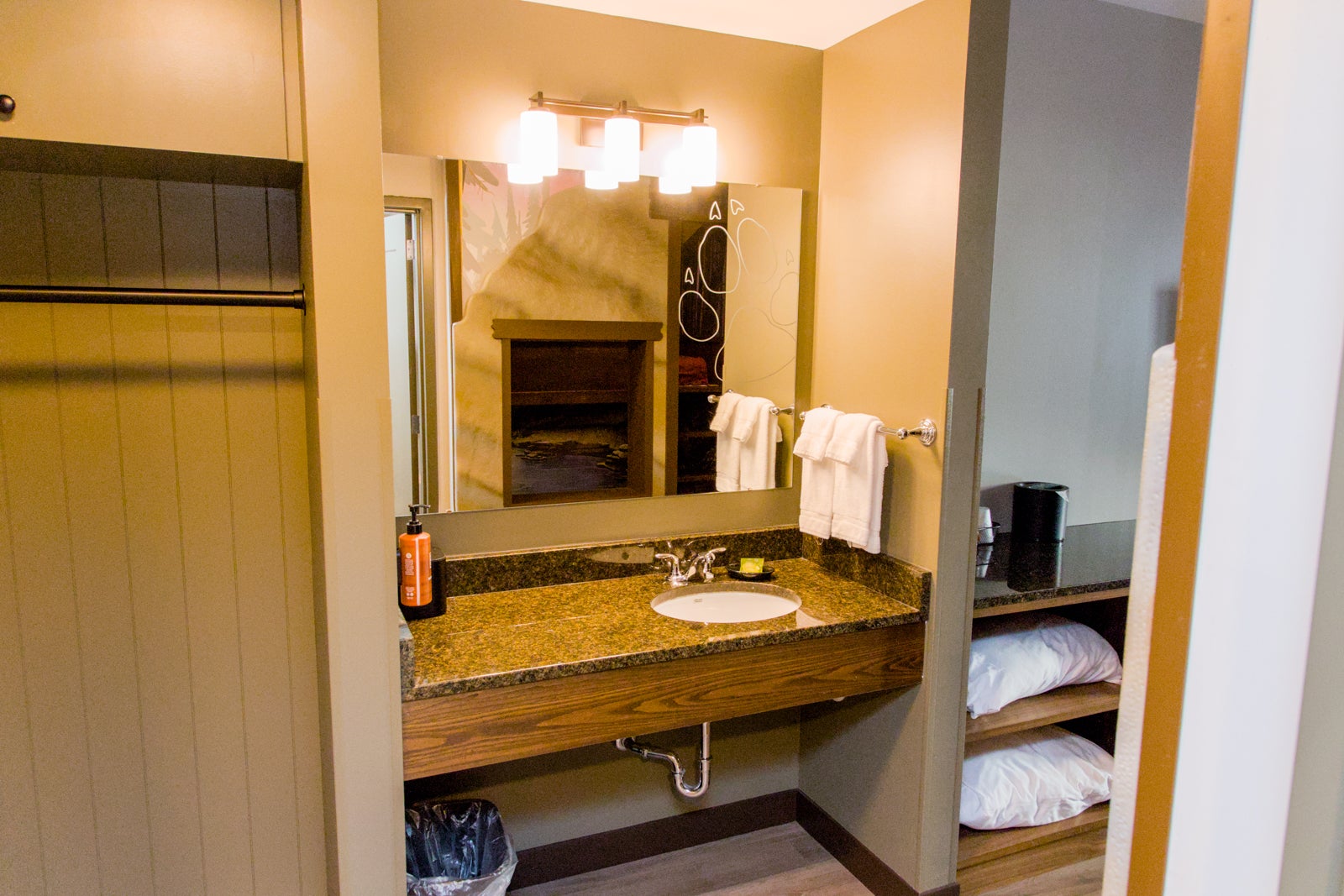 Sink and vanity at Great Wolf Lodge Maryland suite