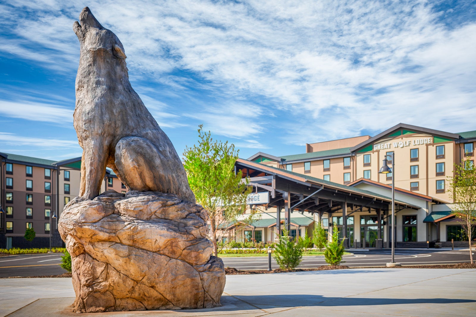 Great Wolf Lodge Maryland hotel building with wolf statue in front