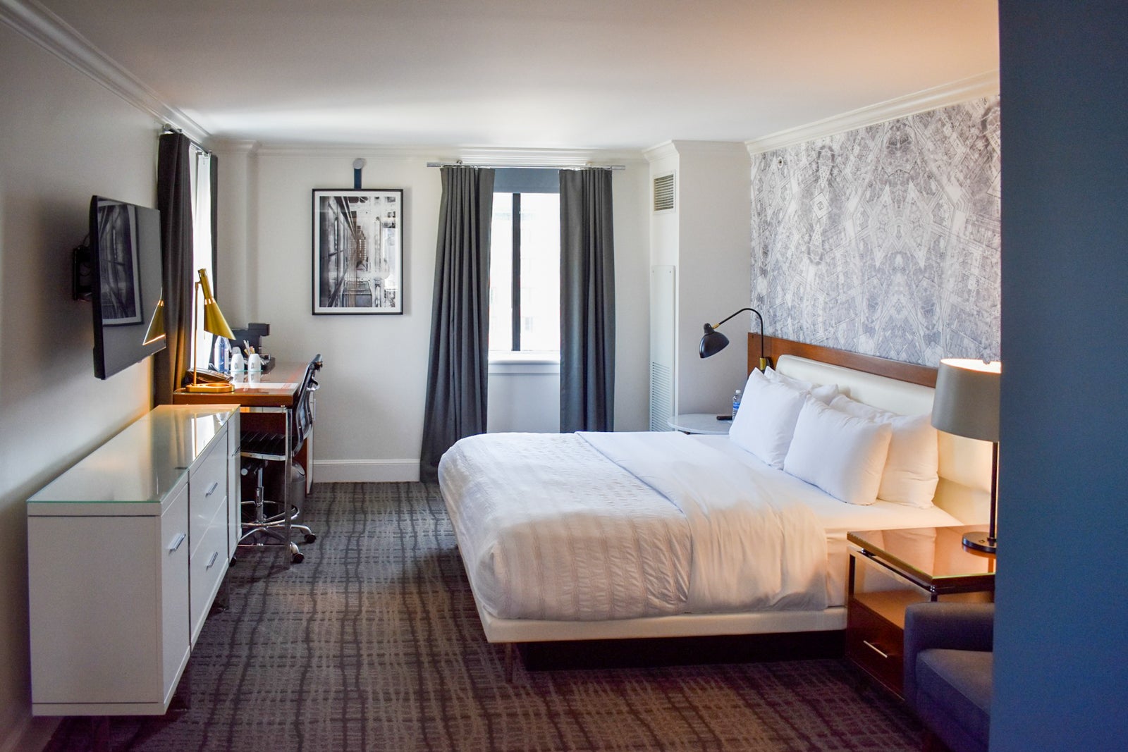 guest room at Le Meridien Indianapolis