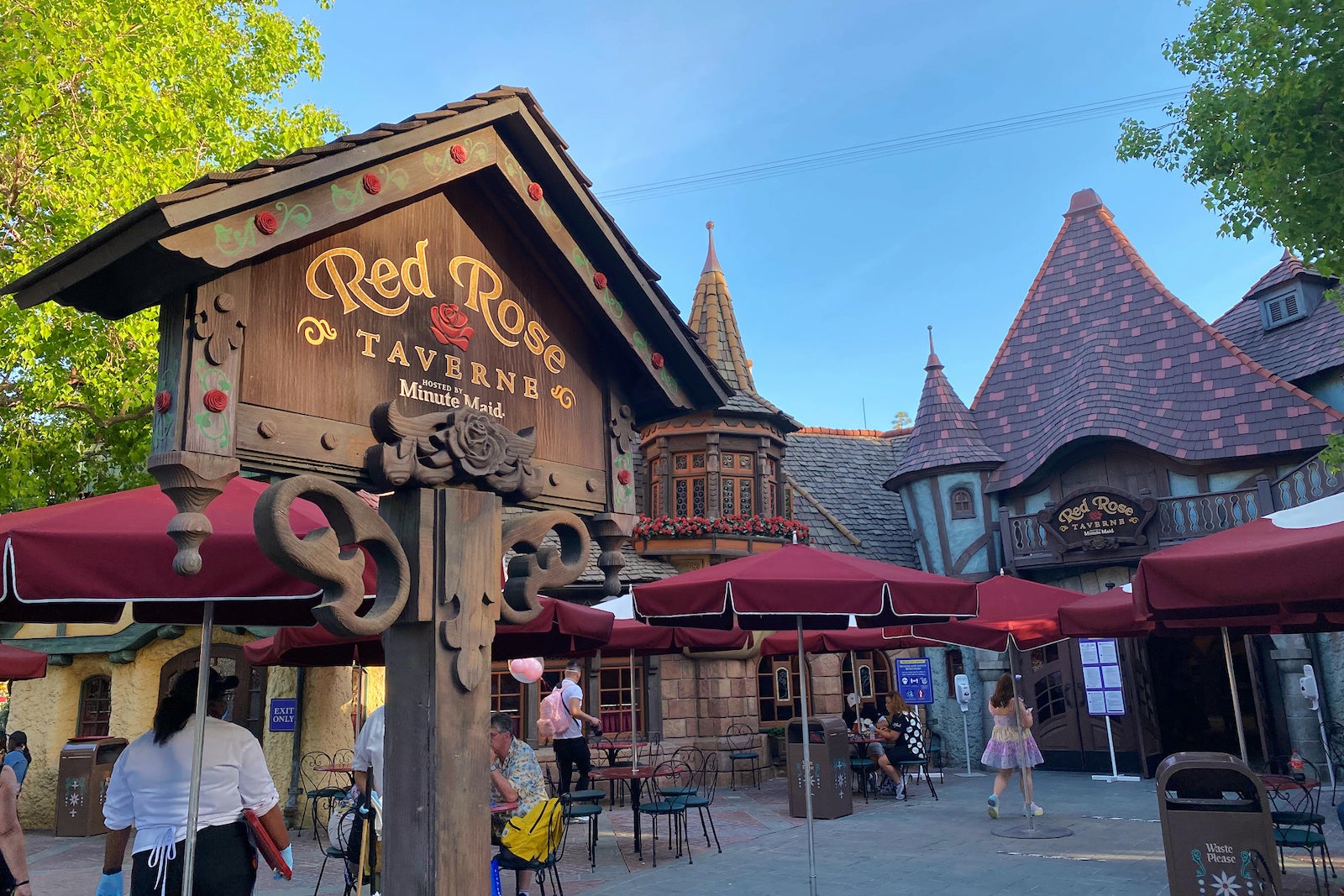 Red Rose Taverne Disneyland